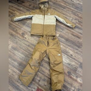 Like new boys north face tan/gold ski jacket and snow pants size XL 14/16
